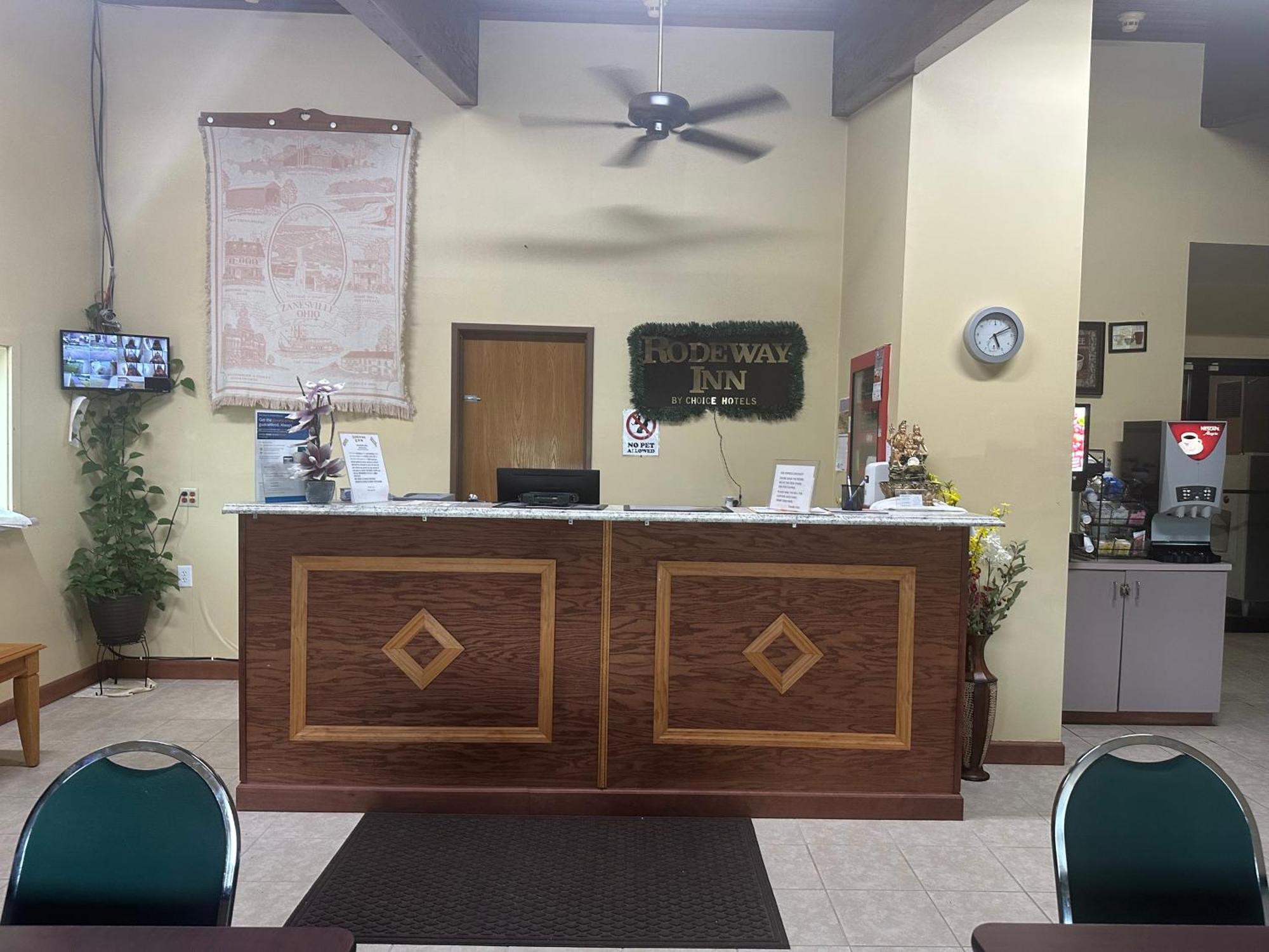 罗德威酒店 曾斯维尔 外观 照片